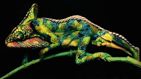 Hyperrealistic Body Paint Looks Like A Real Life Chameleon