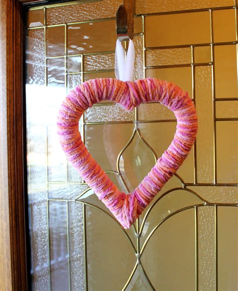 Diy Super Easy Heart Shaped Wreath With Yarn Soccer Mom Style