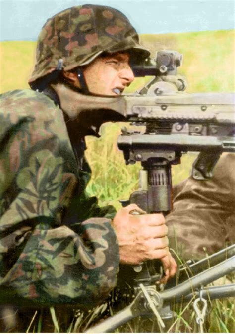 German Ss Machinegunner German Soldiers Ww2 Us Soldiers German Army