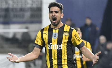 Viatri El Futbolista Que Hace Goles Y Docencia En Peñarol