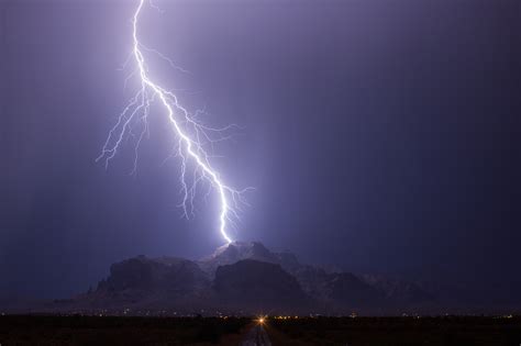 The Story Behind The Most Dramatic Lightning Photo Of The Year