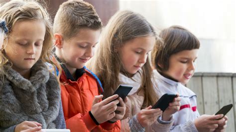 Half Of Australian Kids Use A Mobile Phone - channelnews