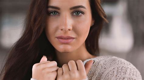 Women Brunette Face Portrait Green Eyes Sweater