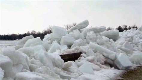 Video Captures Frozen Tsunami Along Niagara River Ctv News