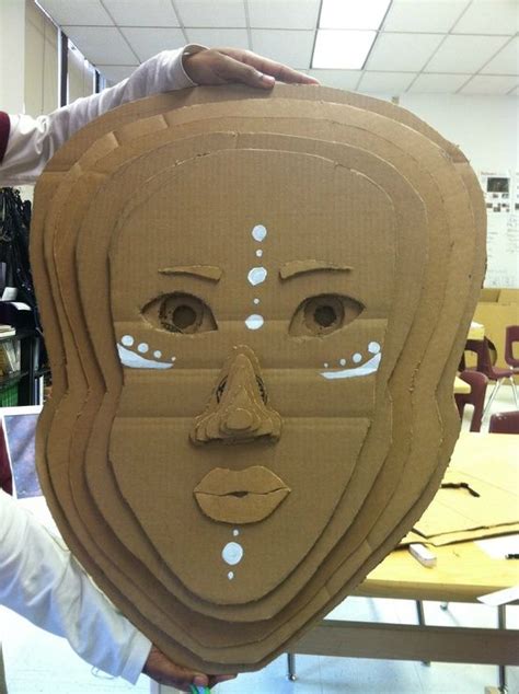 Un masque est un objet en bois qui sert à dissimuler le visage de celui qui le porte. Masqu'arton - Les cahiers de Joséphine | Masque en carton ...