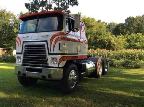 Caterpillar cummins detroit international mack mercedes paccar ud volvo. International TRANSTAR (1979) : Sleeper Semi Trucks
