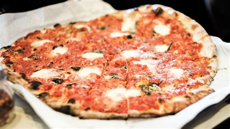 What You Need To Know About New Haven Style Pizza