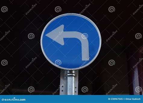 Direction Arrow Points In One Way Stock Image Image Of Lines