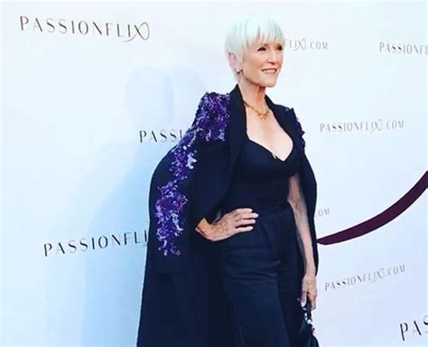 Meet 70 Year Old Covergirl Maye Musk Covergirl 70 Year Old Women Old Models