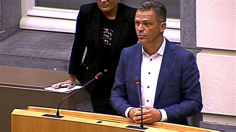 Voor limburg neem ik elke uitdaging vast! "Kan u die everzwijnen vangen met een suikerklontje ...