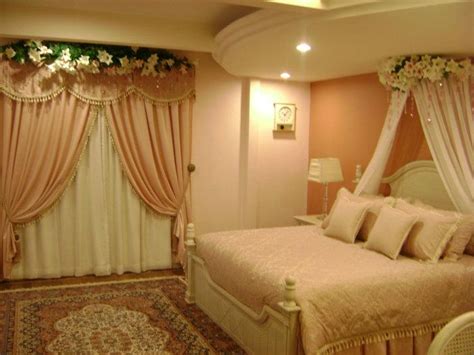 When planning a small bedroom for one adult, a full size bed may offer enough space. Bride & Groom: Wedding Room Decoration/Bedroom Decoration