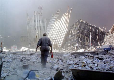 Photos Show The Chaos Heartbreak Of 911 Attacks Huffpost Latest News