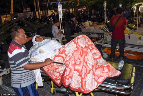 Gruesome Photos Capture Horrific Aftermath Of Earthquake On Indonesia S Island Of Lombok Daily