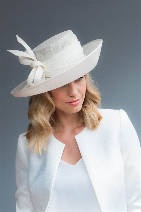 Does The Mother Of The Bride Have To Wear A Hat To A Wedding