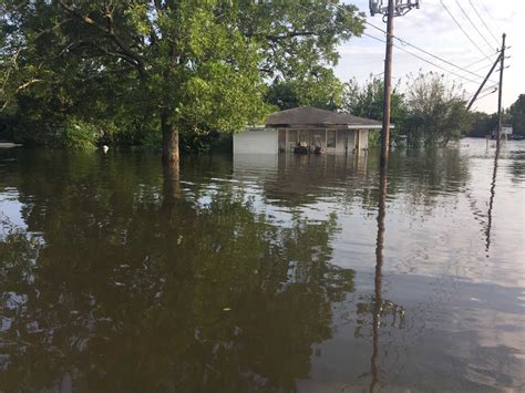 In Orange Texas Neighbors And Strangers Unite To Help Flood Victims Npr