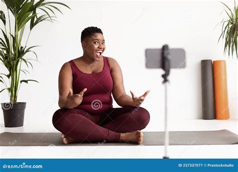 Chubby African American Woman Fitness Coach Having Stream While Exercising Stock Image Image