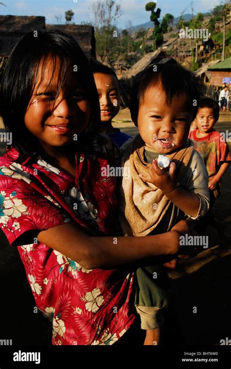 Karen Children Umpium Refugee Campthai Burmese Border South Of