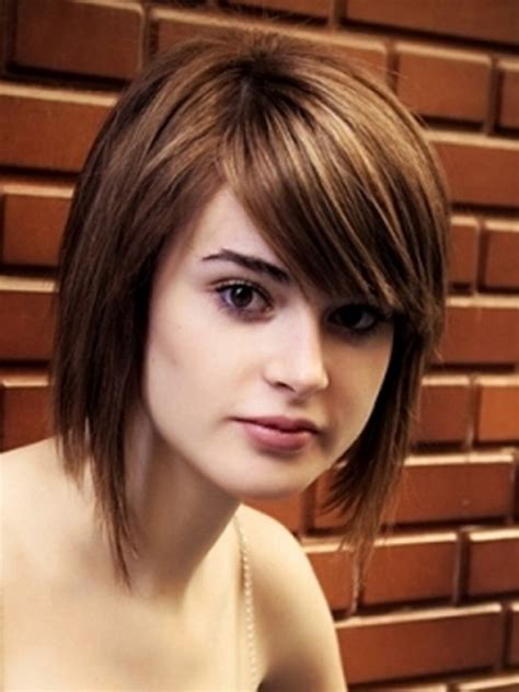 Top 34 Best Short Hairstyles With Bangs For Round Faces Hairstyles For Women