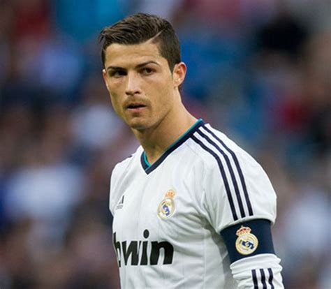 Jun 17, 2021 · شهدت منصات التواصل الاجتماعي وداعا حارا من قبل جماهير فريق ريال مدريد الإسباني، وذلك بعد إعلان قائد الفريق سيرجيو راموس وهو يبكي رحيله عن الملكي بعد 16 عاما دافع فيها عن ألوان الفريق. فيديو: رونالدو يقود ريال مدريد للفوز على مالمو بهدفين