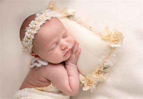 Why You Need To Book Your Newborn Session Before Baby Arrives