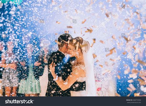 First Wedding Dance Newlywed Stock Photo 468774356 Shutterstock