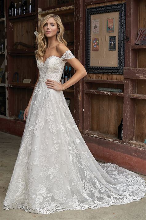 F Beaded Sweetheart Neckline Embroidered Lace Wedding Dress