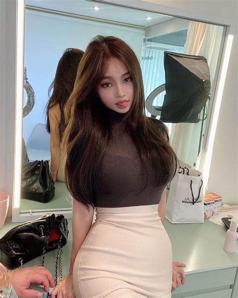 Ji Sung Korean Girl Girl Photos Leather Skirt High Waisted Skirt