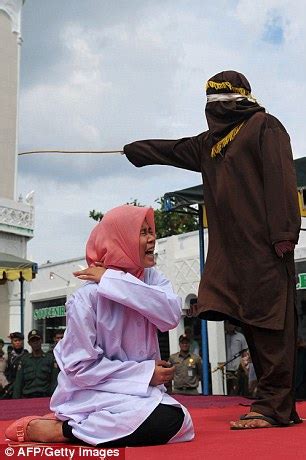 Indonesian Woman Is Caned Under Sharia Law Daily Mail Online