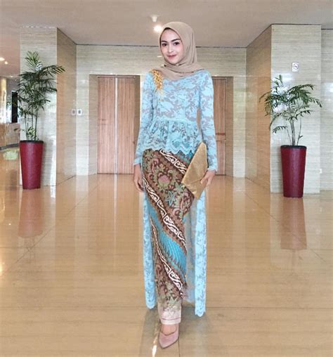 27 model baju gamis brokat pesta terbaru populer di tahun 2019/2020 model baju gamis brokat muslimah ini bisa kalian. 60+ Model Kebaya Kartini Modern Brokat Hijab Terbaru 2020