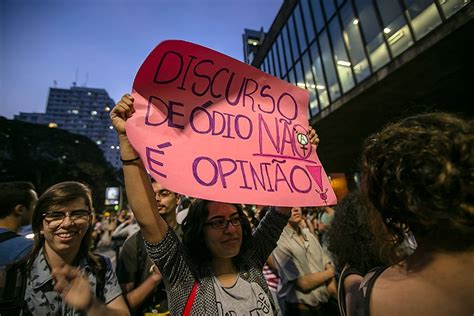 beijaço na avenida paulista rechaça discurso de ódio com demonstração pública de afeto rede