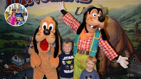 Meeting Goofy And Pluto At Animal Kingdom Dinoland Usa Walt Disney