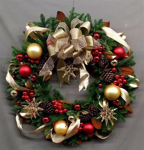 Large Holiday Wreath In Los Angeles Ca Floral Design By Daves Flowers