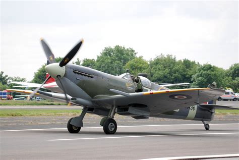 Supermarine Spitfire Airplanes Warbirds Raf Uk War Sky