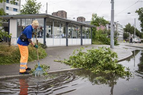 Um ein genaueres suchergebnis zu erhalten, gib einfach weitere begriffe in die obere suchleiste ein. Heftiges Gewitter zieht über die Schweiz