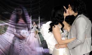 Grammys 2011 Katy Perry And Russell Brands Wedding Footage Performance Daily Mail Online