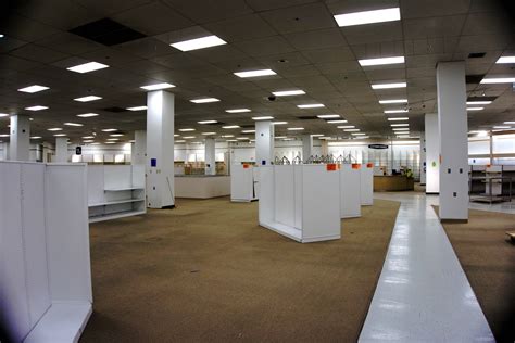 Last call: This empty Sears is like a retail ghost town ...