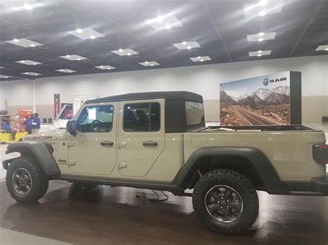Gladiator soft top rear window | Jeep Gladiator Forum ...