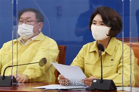 민주당과 의협 간 합의안에는 의료계에서 파업 철회 조건으로 내걸어 온 의대 정원 확대. '전 국민 무료 독감 예방접종' 주호영 고집에 조목조목 반박한 ...