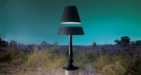 Lançada pela crealev, eclipse bold floating lamp, uma versão luxuosa da luminária de mesa eclipse, surpreende pelo design futurista. The Floating Lamp | My desired home