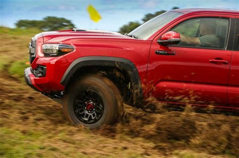 2017 Toyota Tacoma Trd Pro And Chevy Colorado Zr2 Face Off The