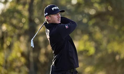 He currently resides in ontario of ontario. Dundas' Mackenzie Hughes Nominated For PGA TOUR Rookie Of ...