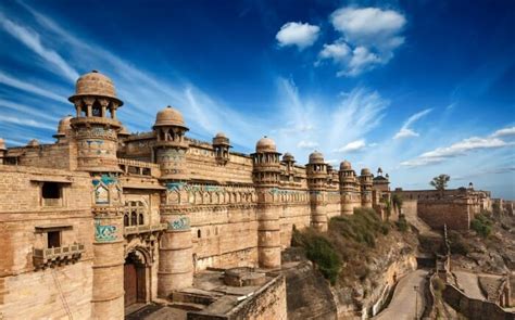 15 Best Tourist Places In Madhya Pradesh