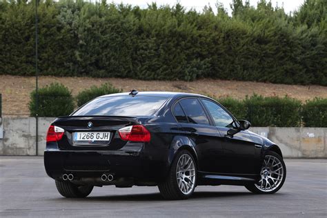 Driving the e92 m3 back to back with my m5 made me realise i need an aftermarket exhaust, but also that the m5 feels a lot tamer with regards to the amount of slip that mdm allows and much less aggressive with regards to throttle response (even in p500 sport). The BMW E90 M3 is still quite a looker