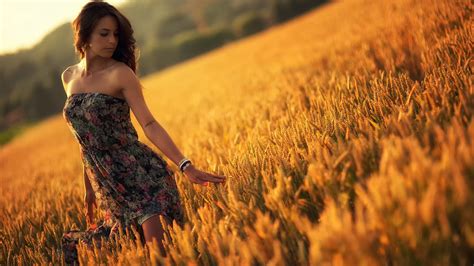 Wallpaper Sunlight Food Women Model Sunset Long Hair Nature Brunette Field