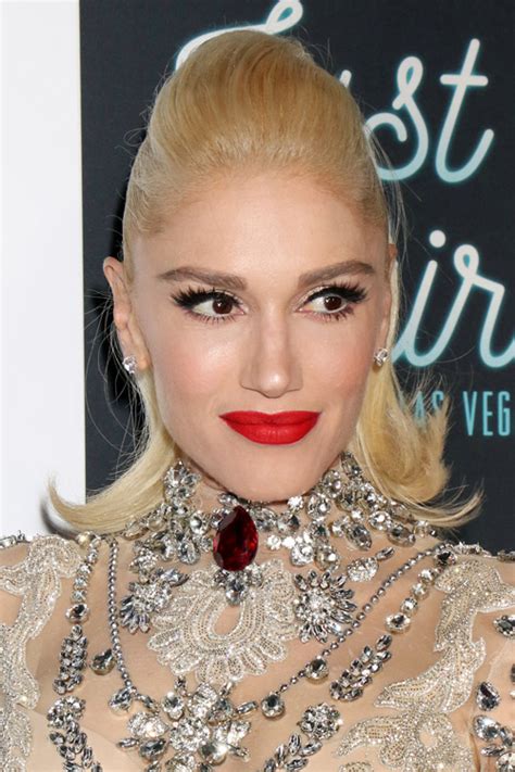 Gwen Stefanis Hairstyles And Hair Colors Steal Her Style