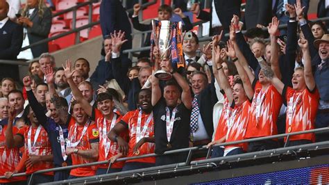 Championship Play Off Final Luton Beat Coventry On Penalties To Win