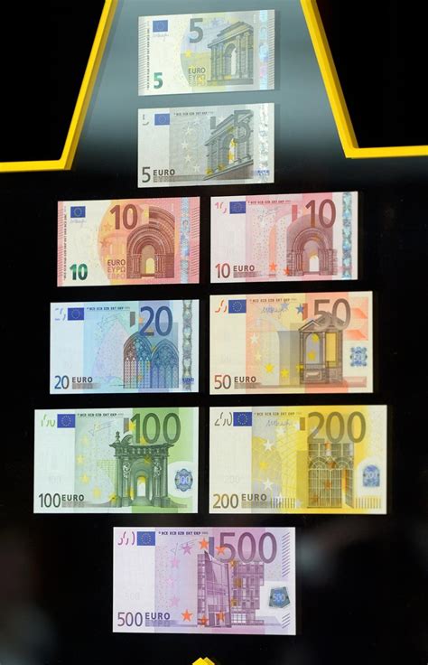 Besitzer alter scheine müssen deshalb aber nicht beunruhigt sein. Aachen: Warum gibt es eigentlich neue Euro-Scheine?