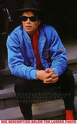Sign up to get the latest michael jackson news delivered right to your inbox. MICHAEL JACKSON 1988 SITTING ON STEPS 1xRARE8x10 PHOTO | eBay