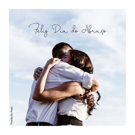 O gesto de abraçar passa um ar de amor e cumplicidade.  Feliz Dia do Abraço ⠀ ⠀ Parece bobagem, mas não é ...