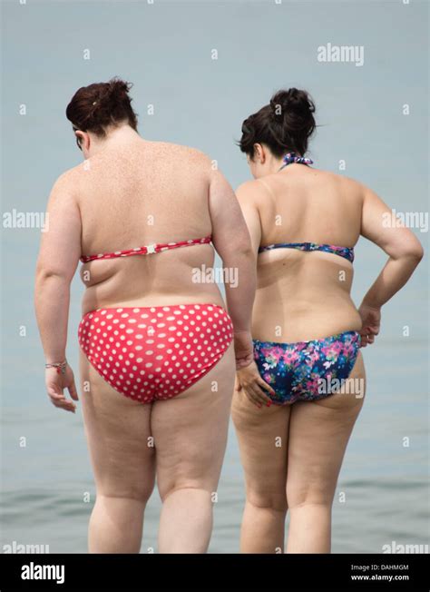 Dicke Frau Im Bikini Am Strand Fotos Und Bildmaterial In Hoher Aufl Sung Alamy